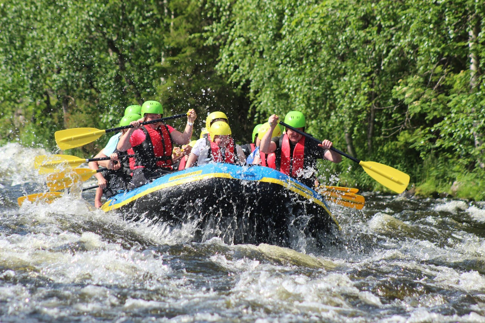 4 Rekomendasi Wisata Air Rafting dan Tubing di Bali!